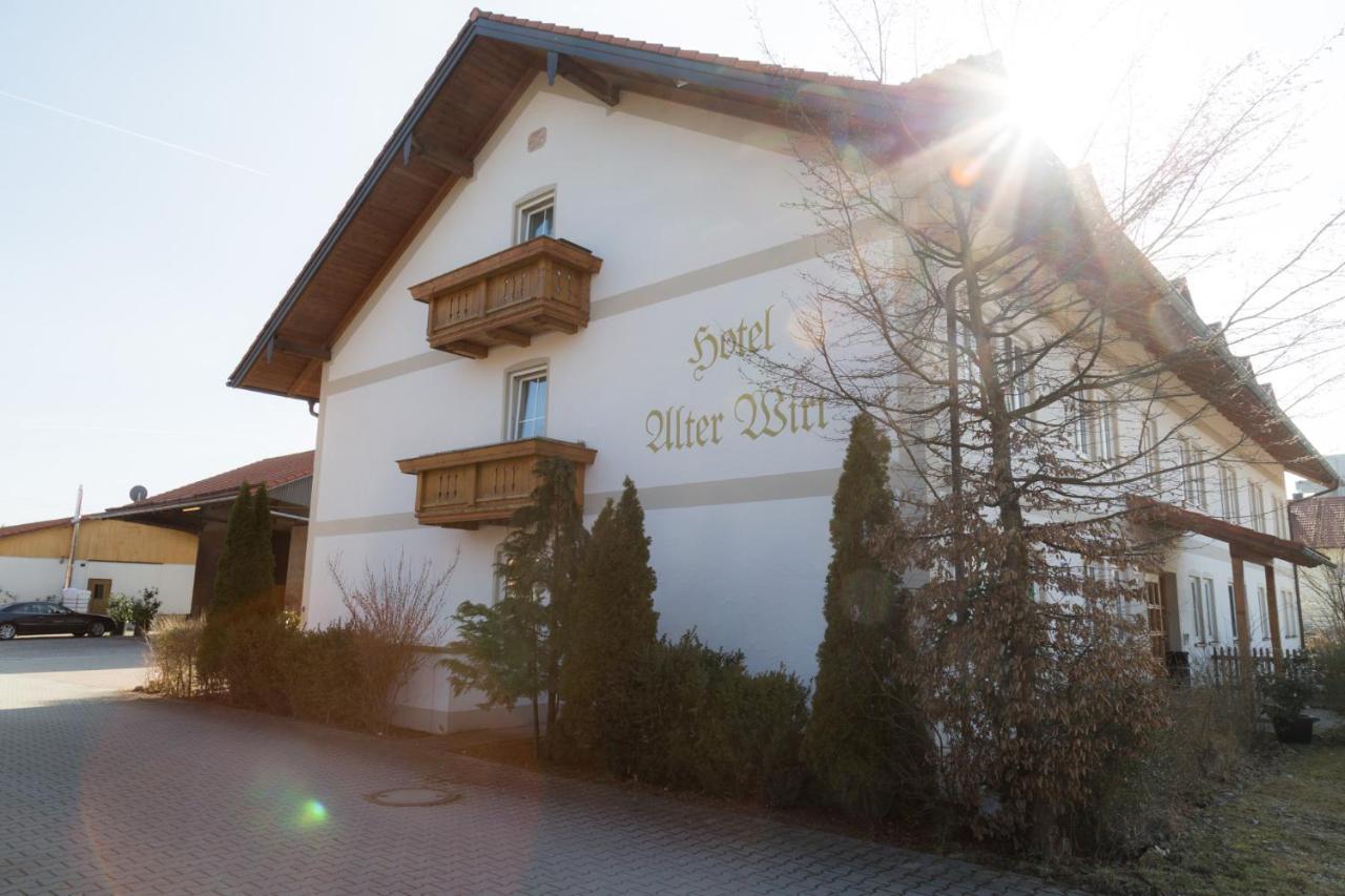 Hotel Alter Wirt Putzbrunn Exterior foto