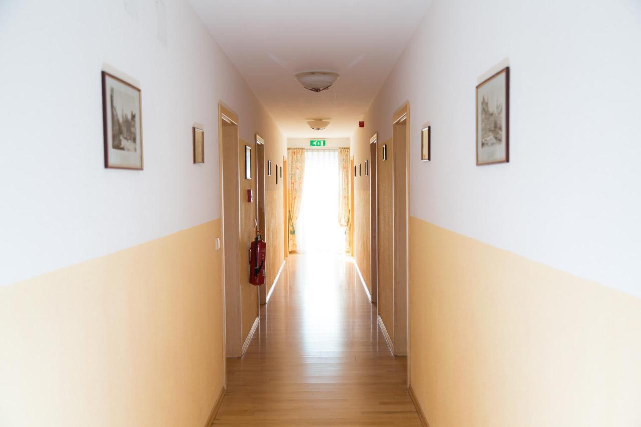 Hotel Alter Wirt Putzbrunn Exterior foto